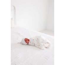 Load image into Gallery viewer, Lulujo Daisies Swaddle Blanket
