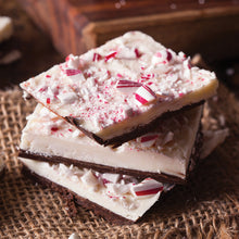 Load image into Gallery viewer, Peppermint Bark Honeycomb Veriglass Candle

